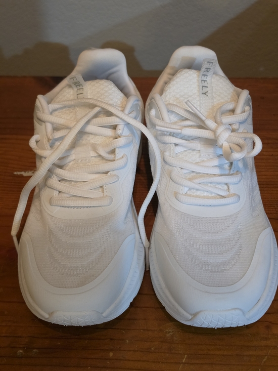 Freely Shoes - Women's All-White Lightweight Freely Lace-Up Sneakers